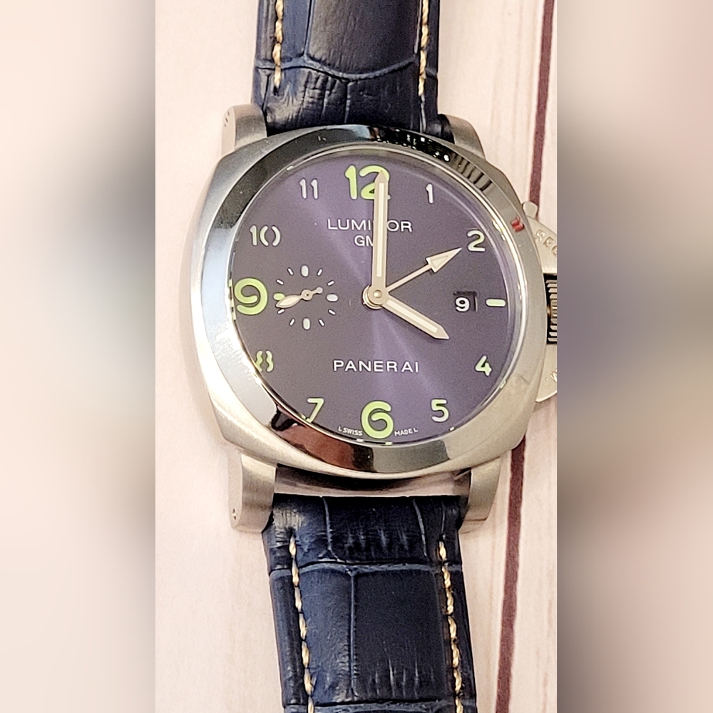 Panerai Luminor GMT with Blue and Silver Accents - Picture 4 of 14